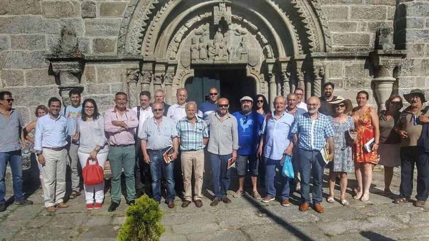 Imagen de los integrantes de &quot;Vía Mariana&quot; en la primera reunión en A Franqueira.