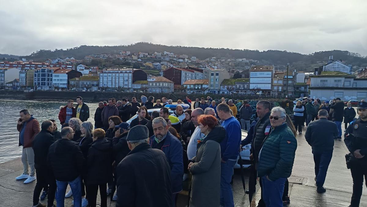 Los buzos de Gardacostas localizan el cuerpo del pescador de Bueu que se cayó al mar desde su dorna Los buzos de Gardacostas localizan el cuerpo del pescador de Bueu que se cayó al mar desde su dorna