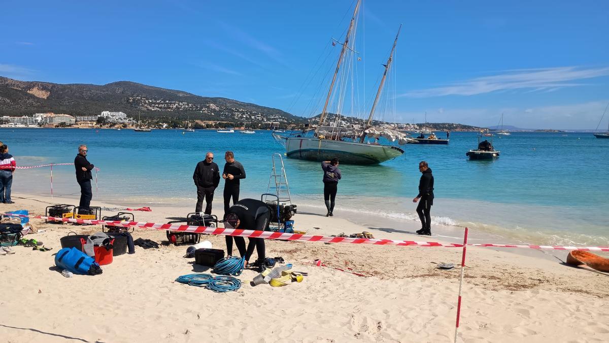 Así es el operativo para reflotar un yate histórico varado en el litoral de Palmanova