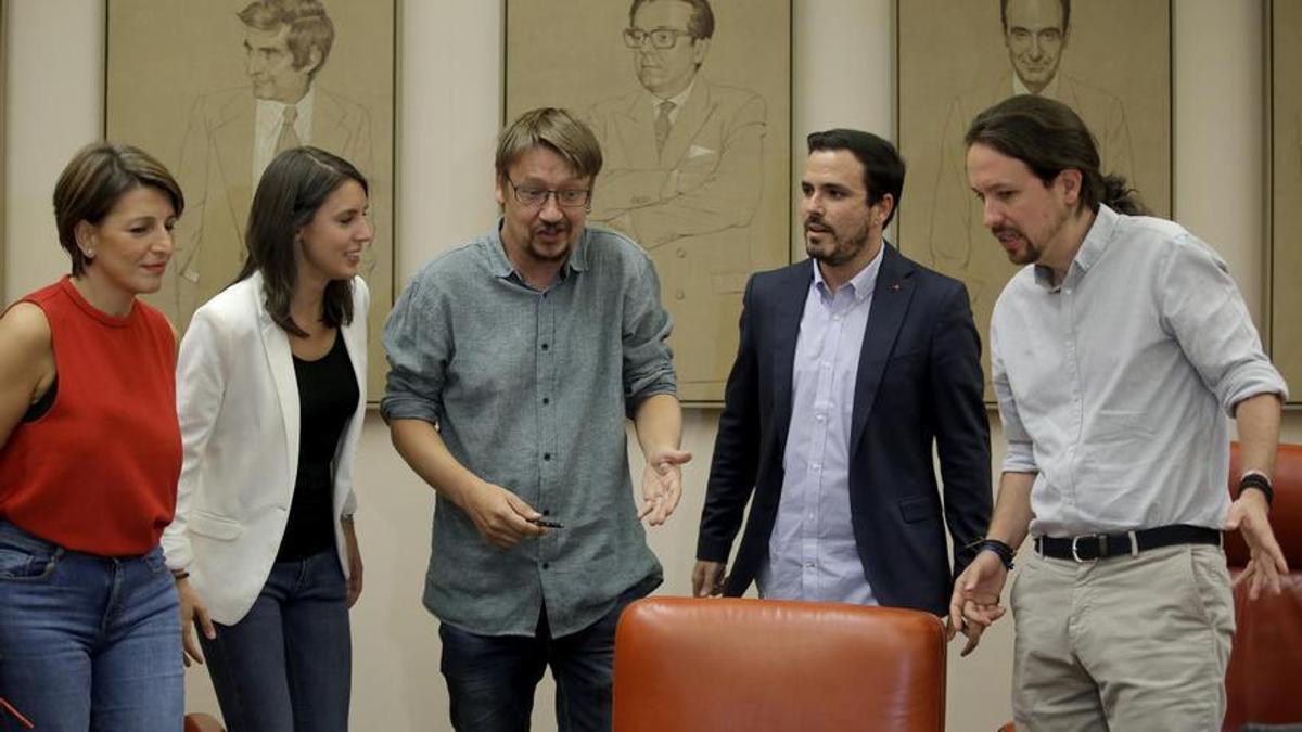 Yolanda Díaz, Irene Montero, Xavier Domenech, Alberto Garzón y Pablo Iglesias en 2017.