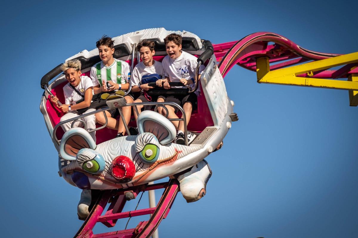 Visita del alcalde a la feria de atracciones del Carnaval