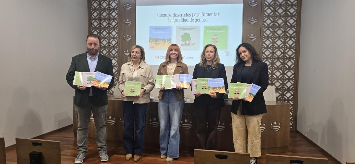 La presentación de los cuentos en la Diputación de Badajoz
