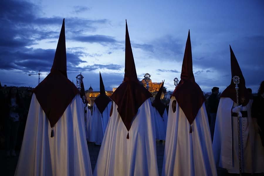 El Descendimiento abre la esperanza del Viernes Santo