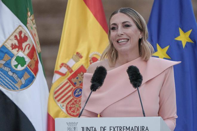 Fotogalería | La toma de posesión de María Guardiola como presidenta, en imágenes