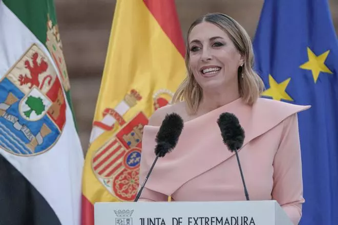 Fotogalería | La toma de posesión de María Guardiola como presidenta, en imágenes
