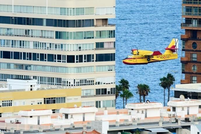 HIDROAVION EN LOS INCENDIOS.CARGA DEL HIDROAVION QUE ESTÁ EN LA EMERGENCIA  | 11/08/2019 | Fotógrafo: Tony Hernández