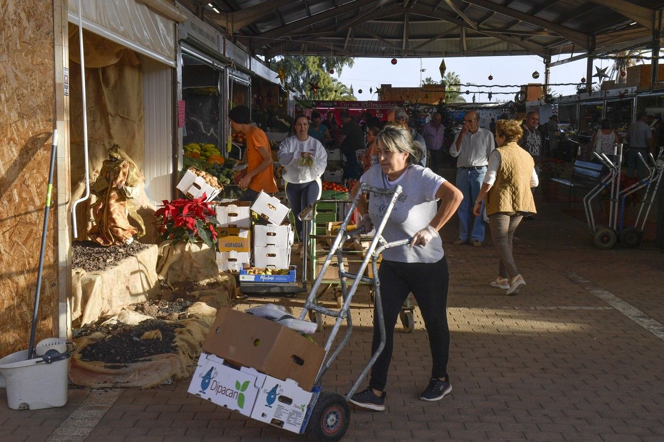 Compras para la cena de Navidad en el Mercado Municipal de Telde