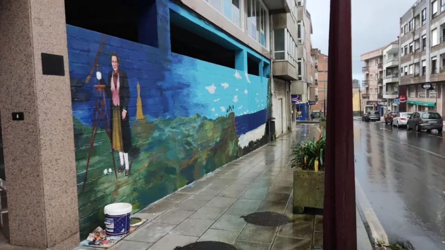 El mural muestra la silueta de Antonia Ferrín Moreiras con un telescopio y el mar al fondo.   | // XPONTE