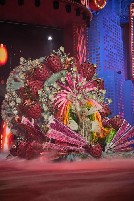 Candidatas durante la Gala de Elección a Reina del Carnaval de Santa Cruz