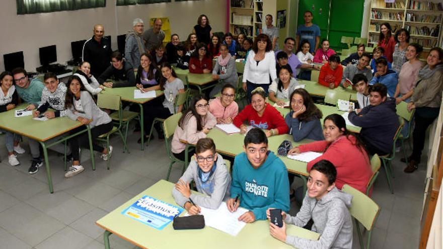 Los alumnos de secundaria del instituto del Valle de los Nueve que participan en el programa Erasmus.