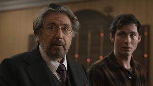 Al Pacino y Logan Lerman, en ’Hunters’.
