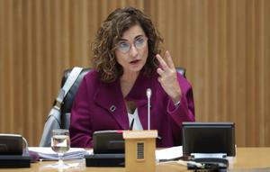 La ministra de Hacienda y Función Pública, María Jesús Montero, interviene en una rueda de prensa tras la entrega del Proyecto de Ley de Presupuestos del Estado de 2022, a 13 de octubre de 2021, en Madrid, (España).