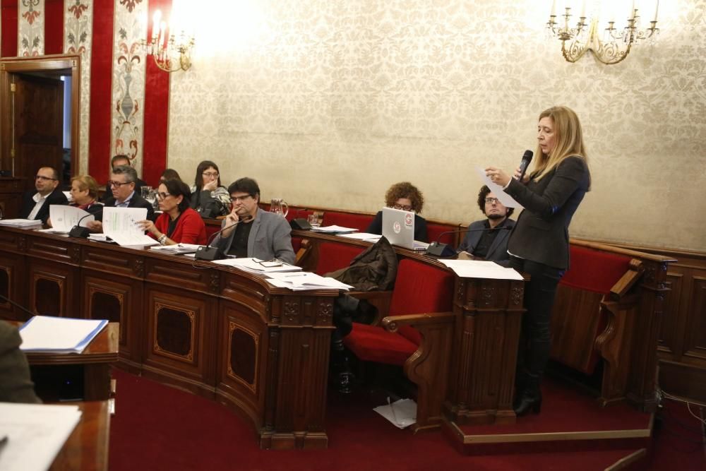 Los trabajadores del Puerto de Alicante interrumpen el pleno