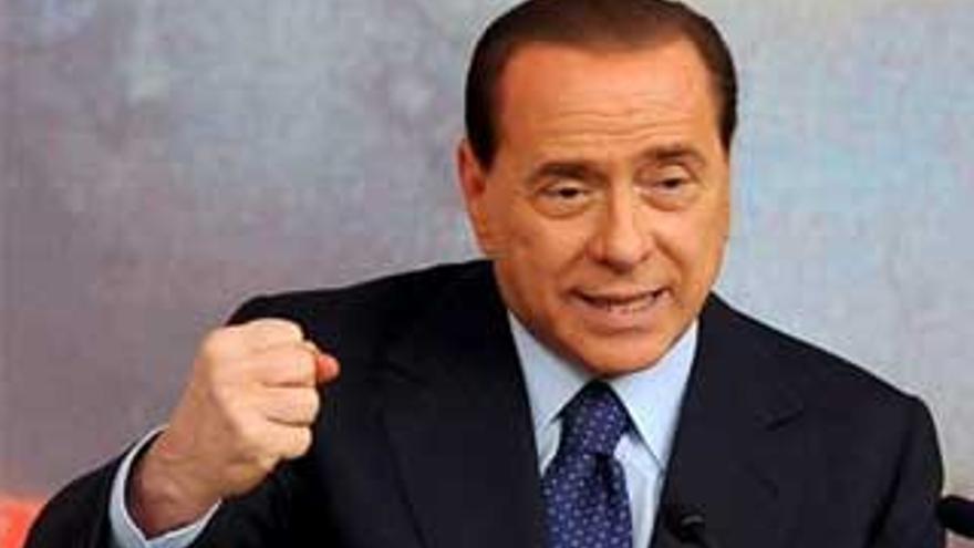 Berlusconi escribe una canción para reconquistar a su mujer