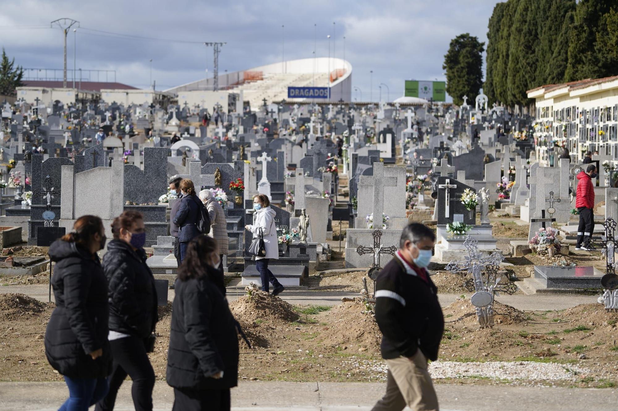 GALERÍA | Las imágenes del Día de Todos los Santos en el cementerio San Atilano de Zamora