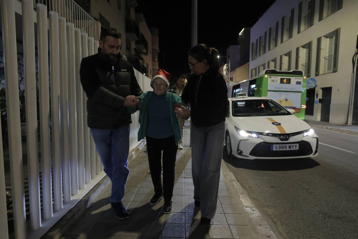 Los taxistas pasean a los mayores por Palma