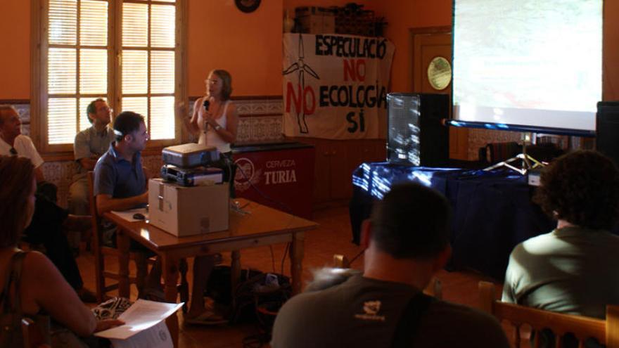 Una de las primeras asambleas que la Coordinadora celebró para paralizar el plan.