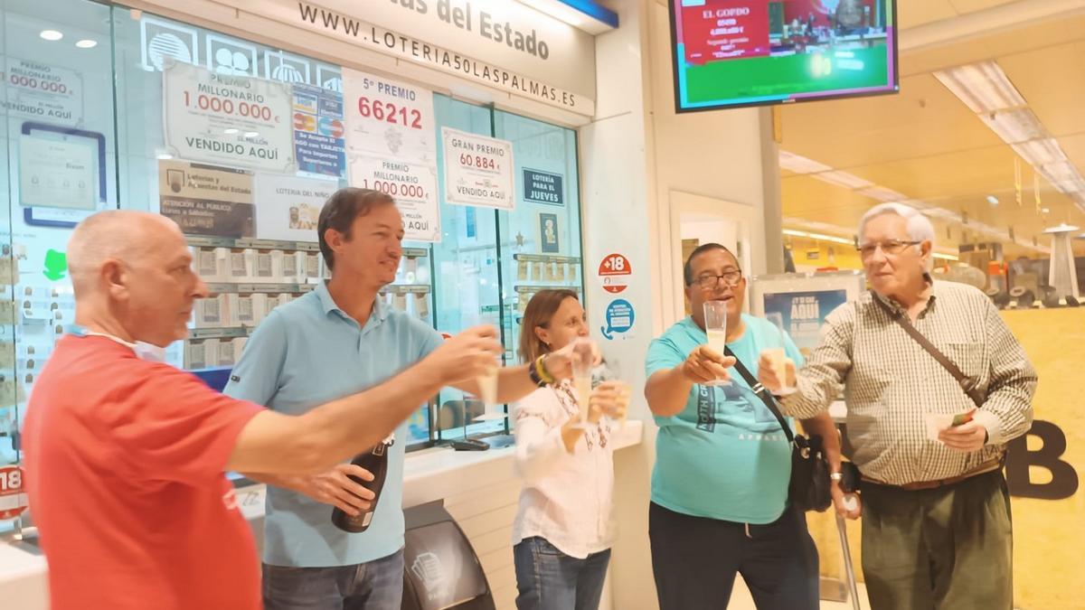 El 25296, cuarto premio, cae en Siete Palmas