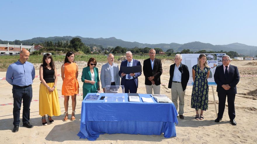 Colocación de la primera piedra de nueva planta de Delta Vigo en Porto do Molle.