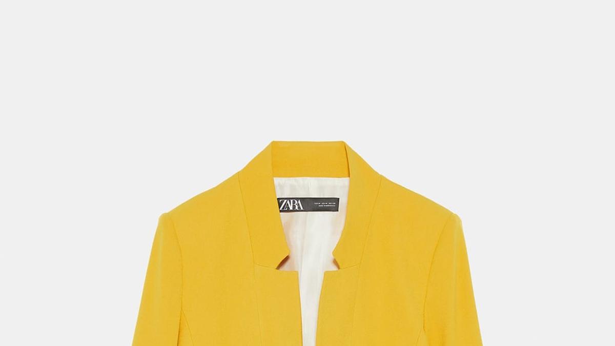 Zara se viste de amarillo para que recibas la nueva temporada