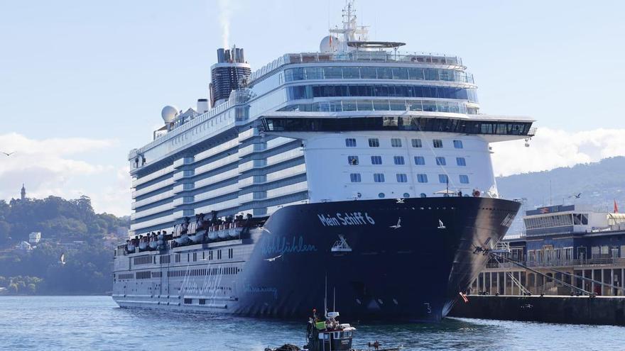 El «Mein Schiff 6» inaugura el agosto con más cruceros en 15 años en el puerto de Vigo