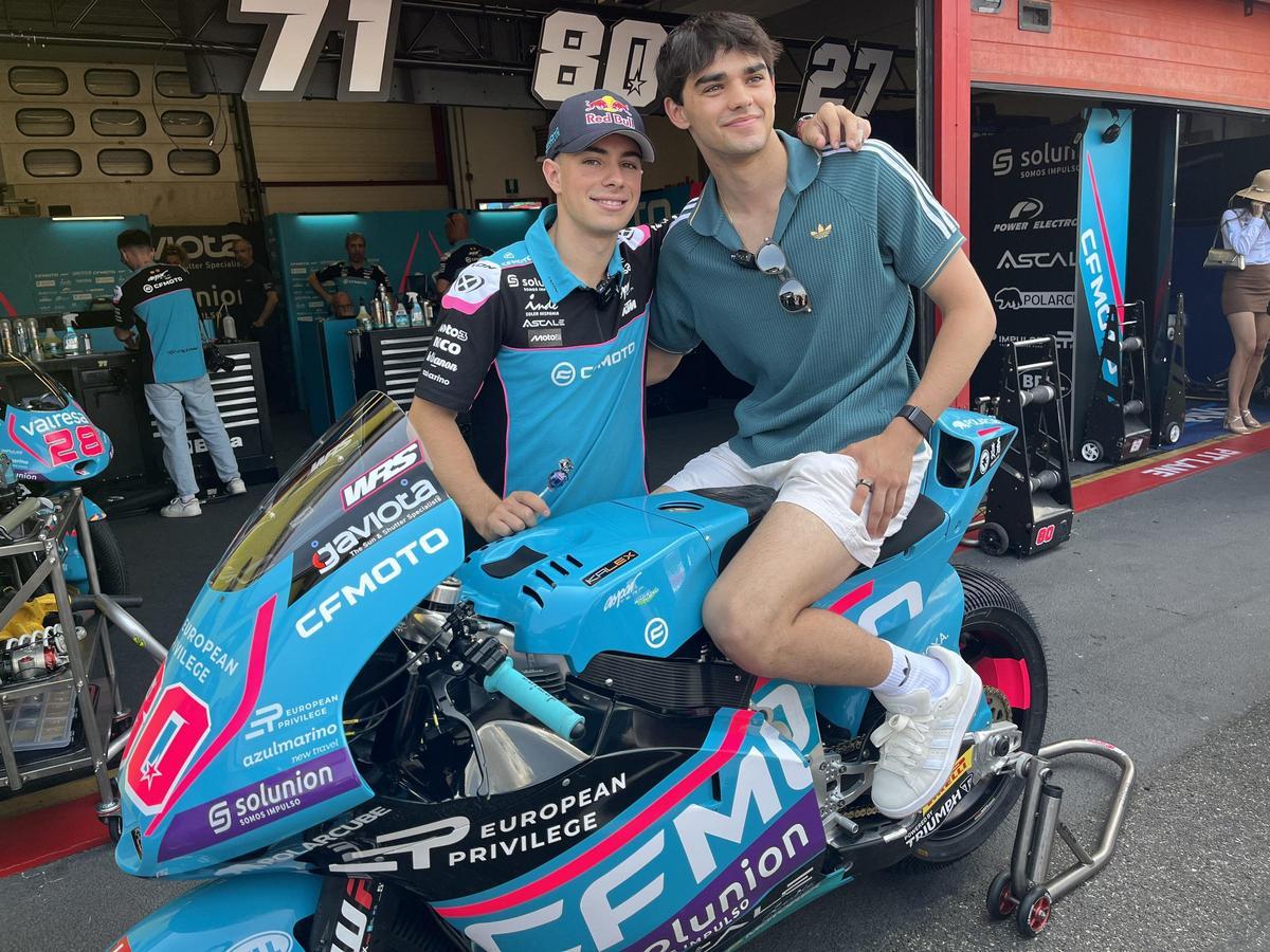 David Alonso y Sebastián Montoya, compartiendo sus experiencia en Moto2 y F-2.
