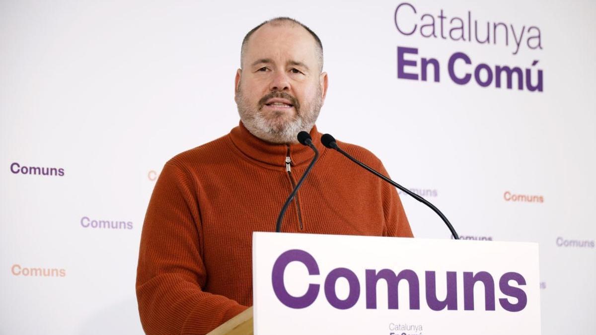 El portavoz de Catalunya en Comú, Joan Mena, en rueda de prensa