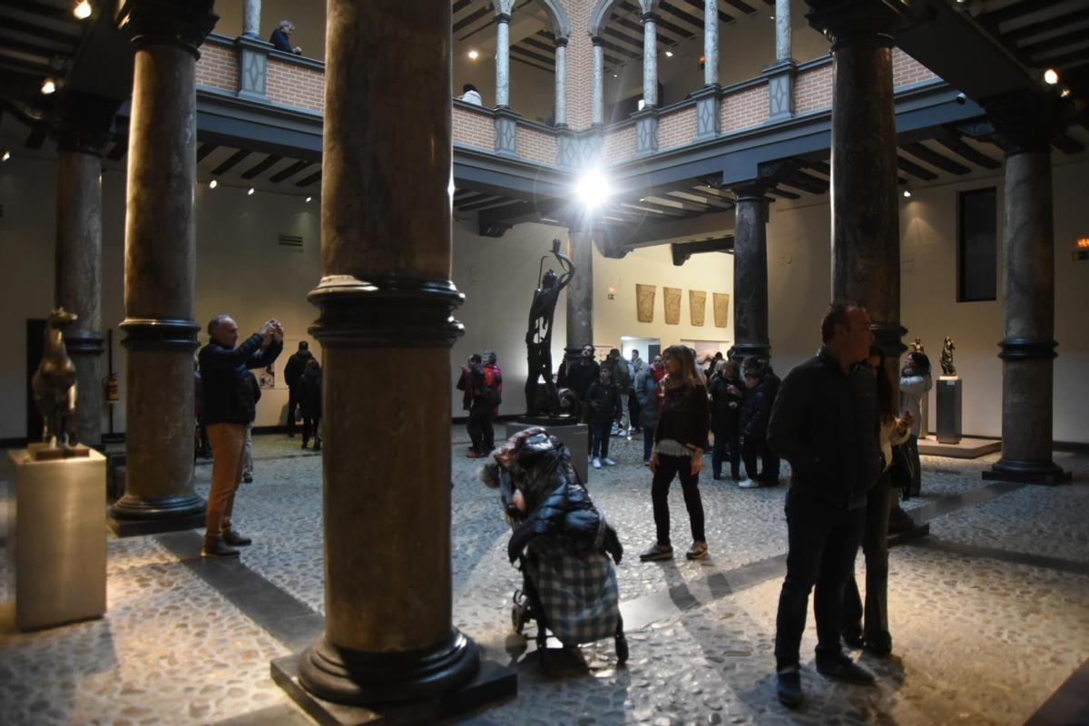 En imágenes | Gran ambiente en los museos de Zaragoza por San Valero