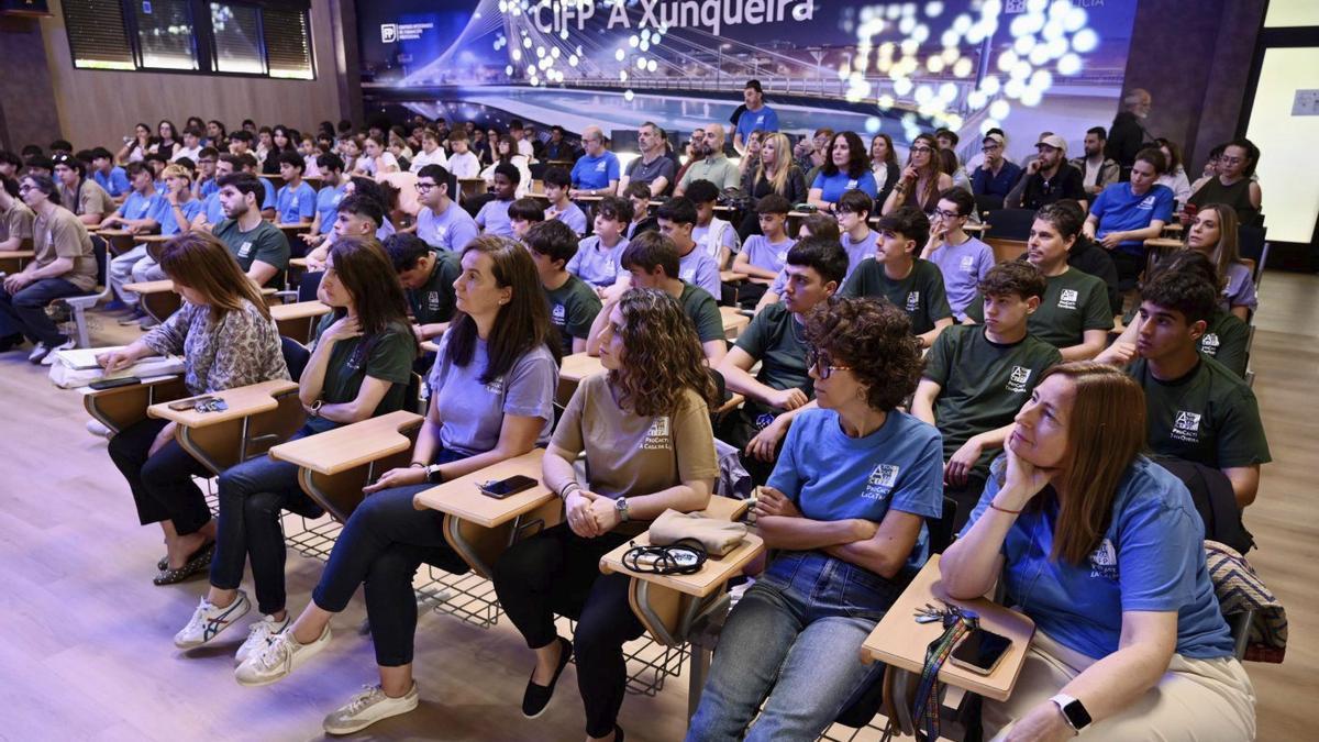 Público asistente al acto celebrado en el CIFP A Xunqueira.