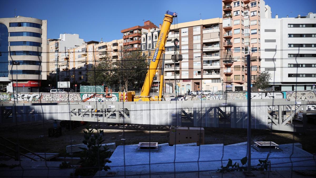 Trabajos de montaje del nuevo puente del CAC.