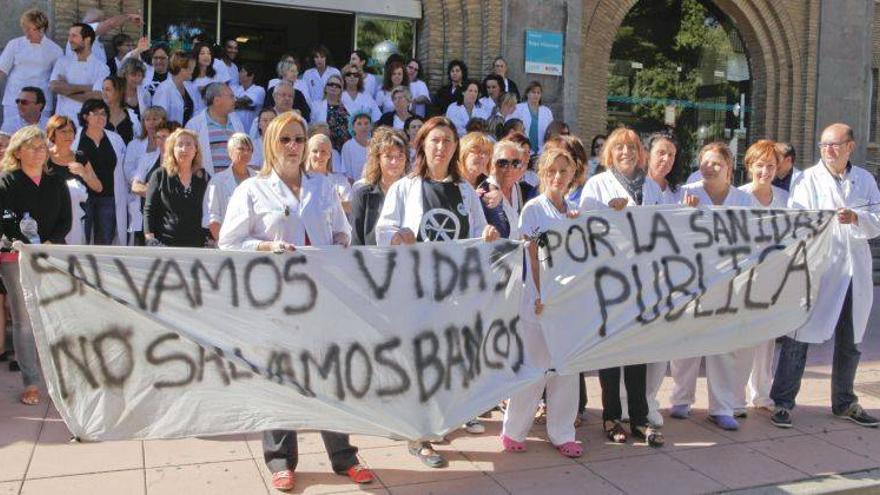 El Salud indigna a los sanitarios al no informarles sobre las 37,5 horas