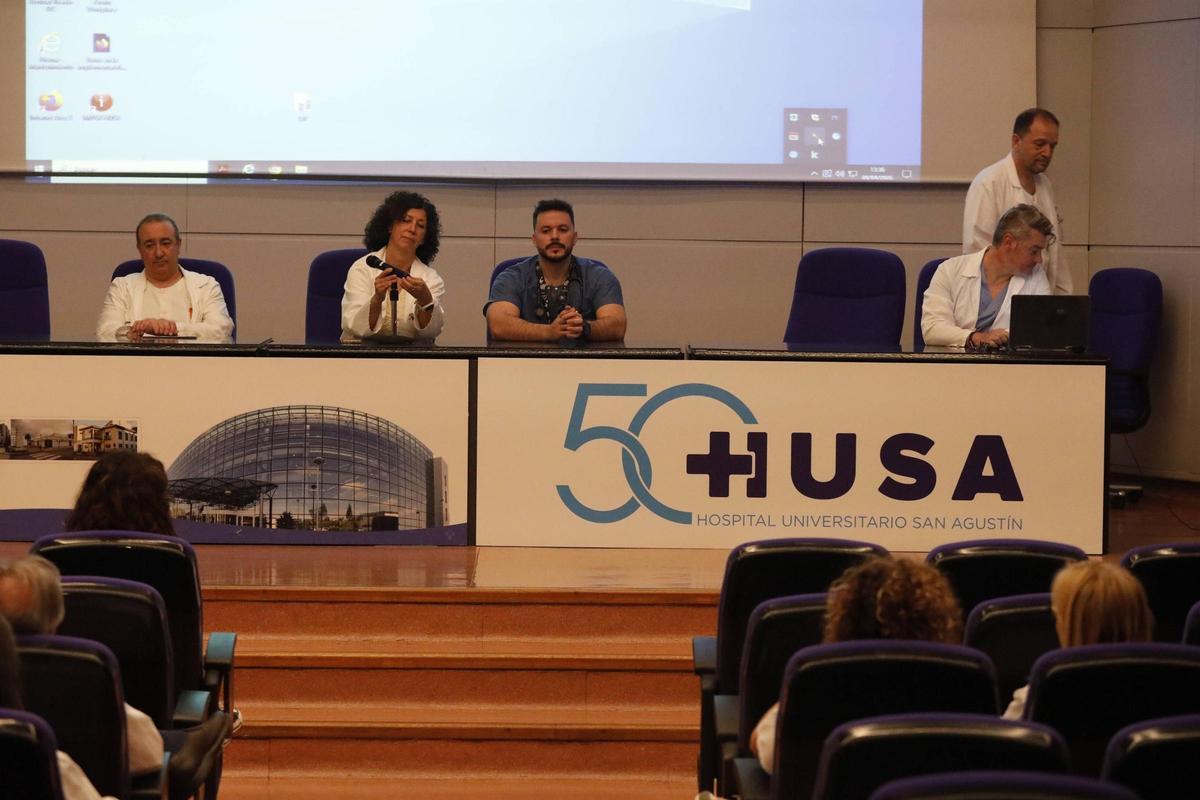 Los especialistas, este jueves, en el salón de actos del HUSA.