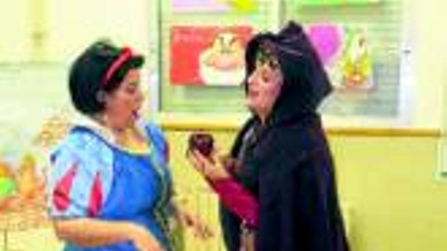 Blancanieves y los enanitos visitan el colegio Tomás Alvira