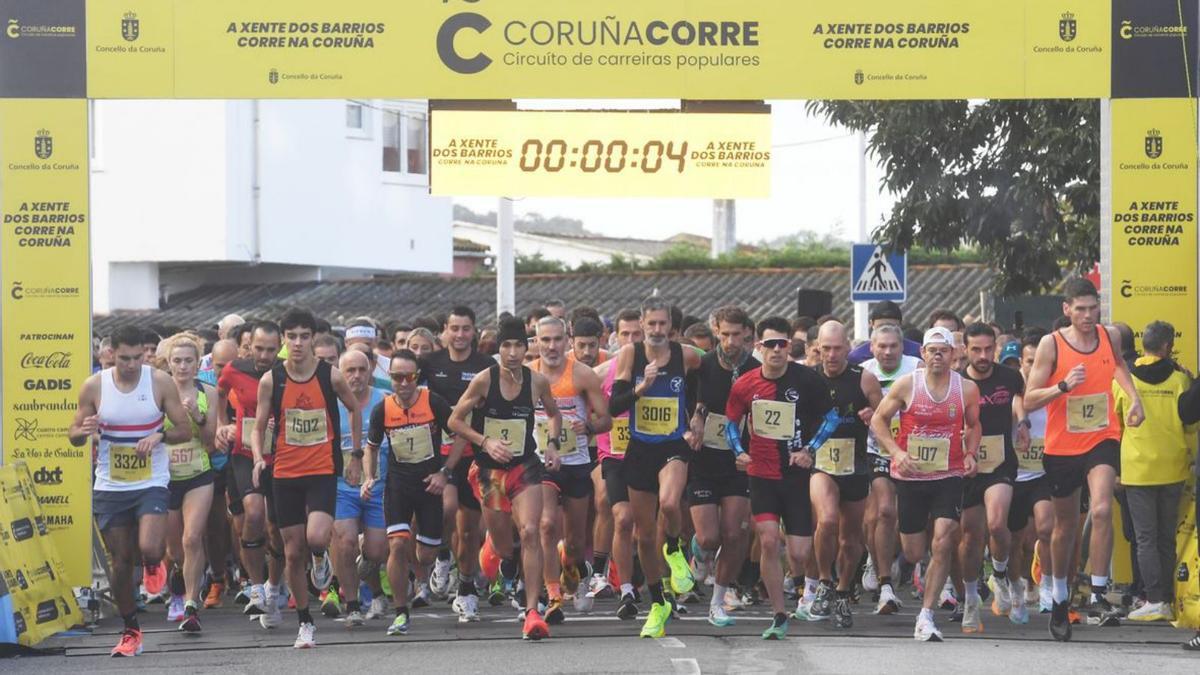 Participantes en última prueba de Coruña Corre, en O Ventorillo.