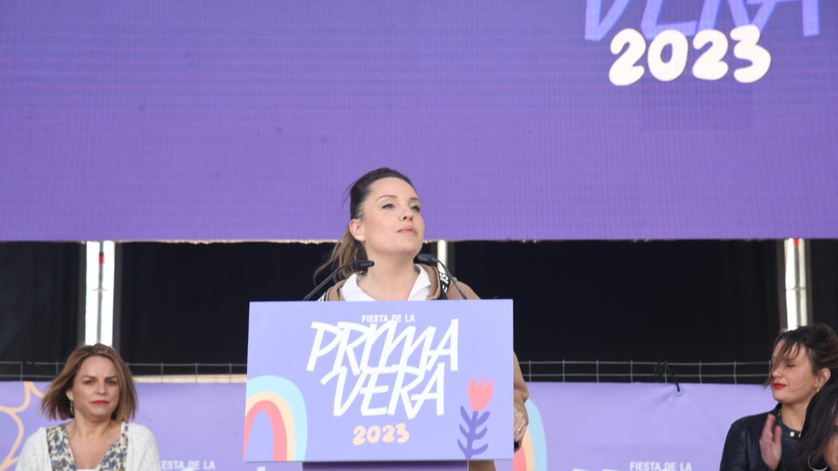 La aragonesa Maru Díaz participa en el mitin central de la campaña de Podemos, celebrado en Zaragoza.