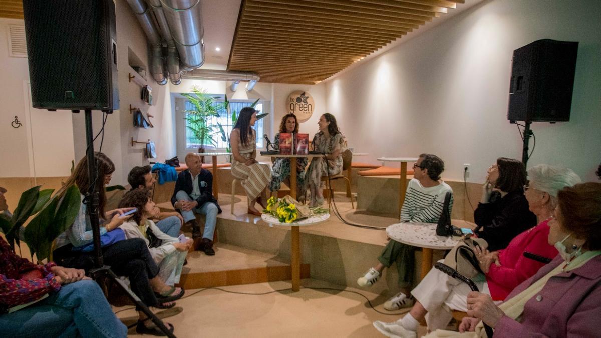 Macarena López-Roberts y Angie Calero en la presentación de &#039;Honor. Las otras víctimas del crimen de los Marqueses de Urquijo&#039;