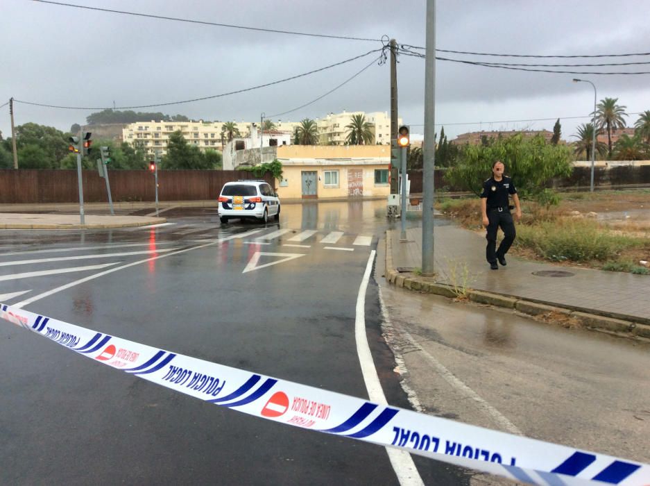 Las lluvias han anegado esta mañana muchas calles de Dénia.