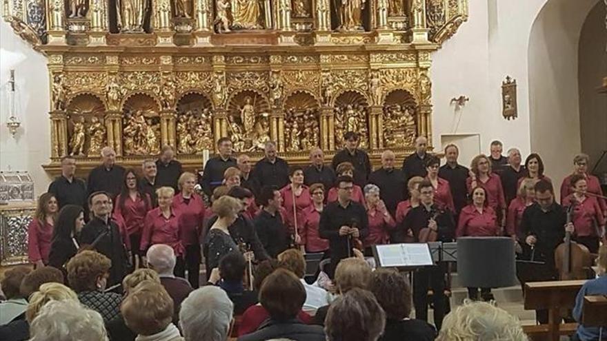 Cuerdas y voces se unen en un concierto