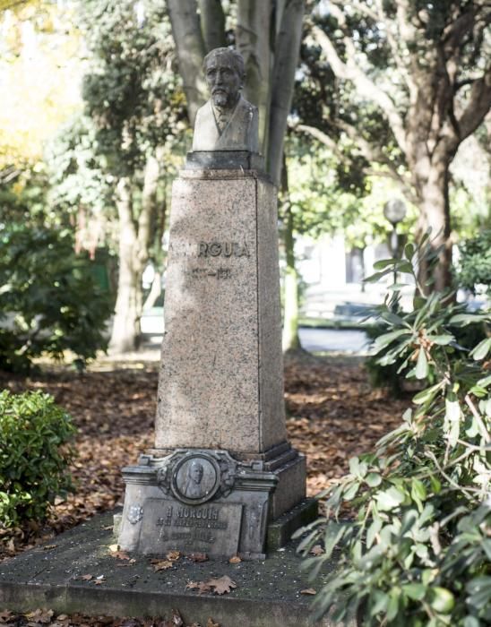 Monumentos de A Coruña pasan por el taller