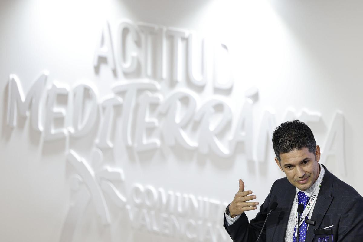 El presidente de Hosbec, Fede Fuster, en la presentación del informe.