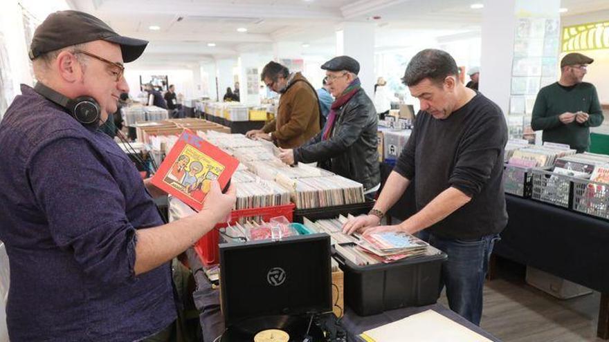 Castelló reivindica el vinilo en la feria del disco