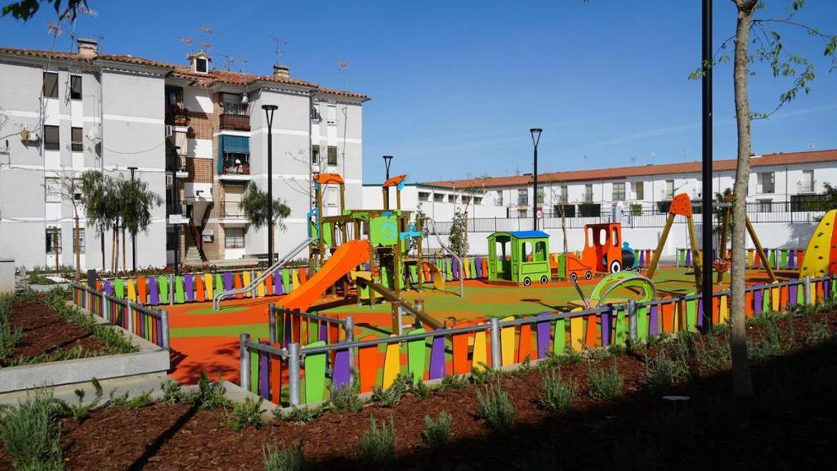 Parque infantil situado en los Pisos Sindicales de Pozoblanco, de reciente construcción y al que se asemejará el resto.