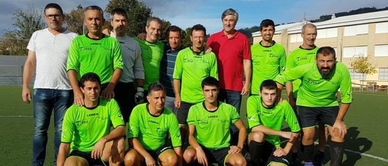 Formación del Casa Adriano, que venció esta semana al Bar Eladio en Moaña. |  // FDV