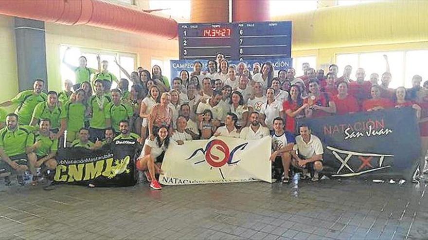 jesús Chacón logra seis medallas en el Open Máster de Natación de Verano