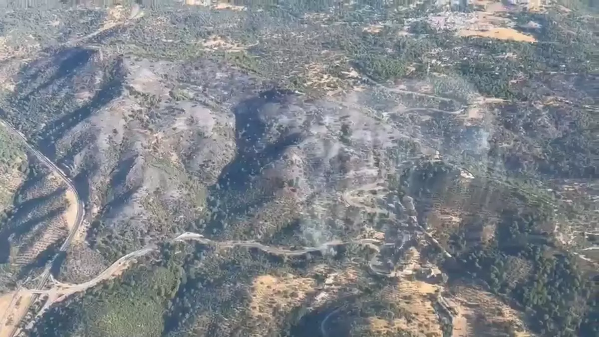 El Infoca retira los medios aéreos del incendio de Cerro Muriano, que ha afectado a 200 hectáreas