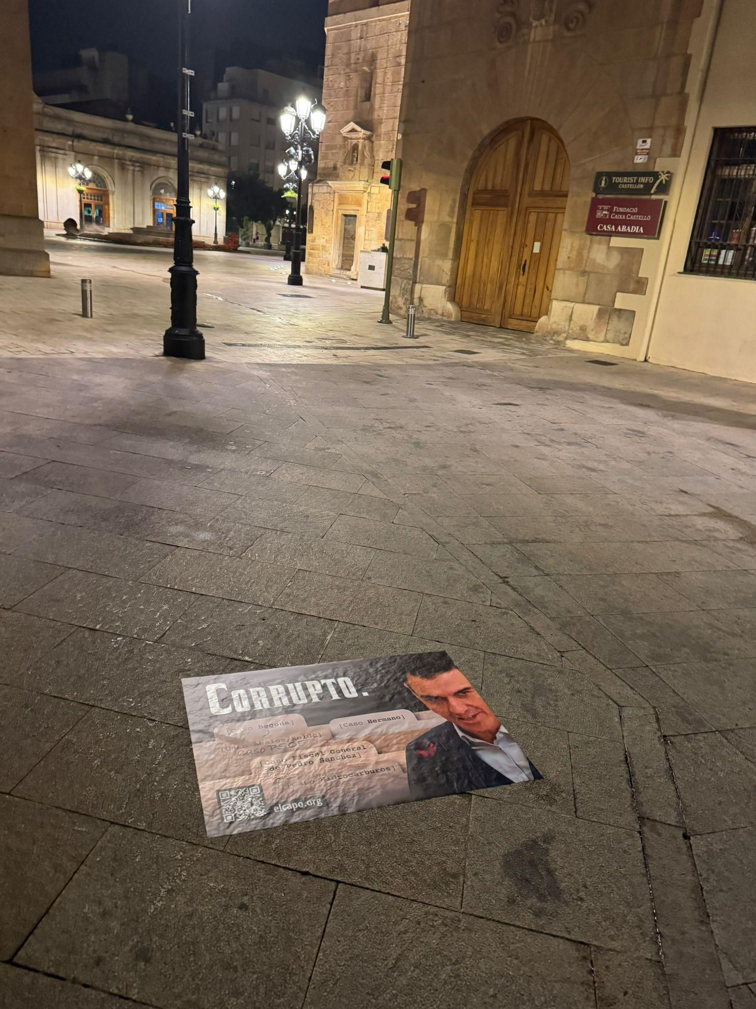 Galería de fotos: Castellón amanece plagada de pancartas en las que se señala a Pedro Sánchez como "corrupto"