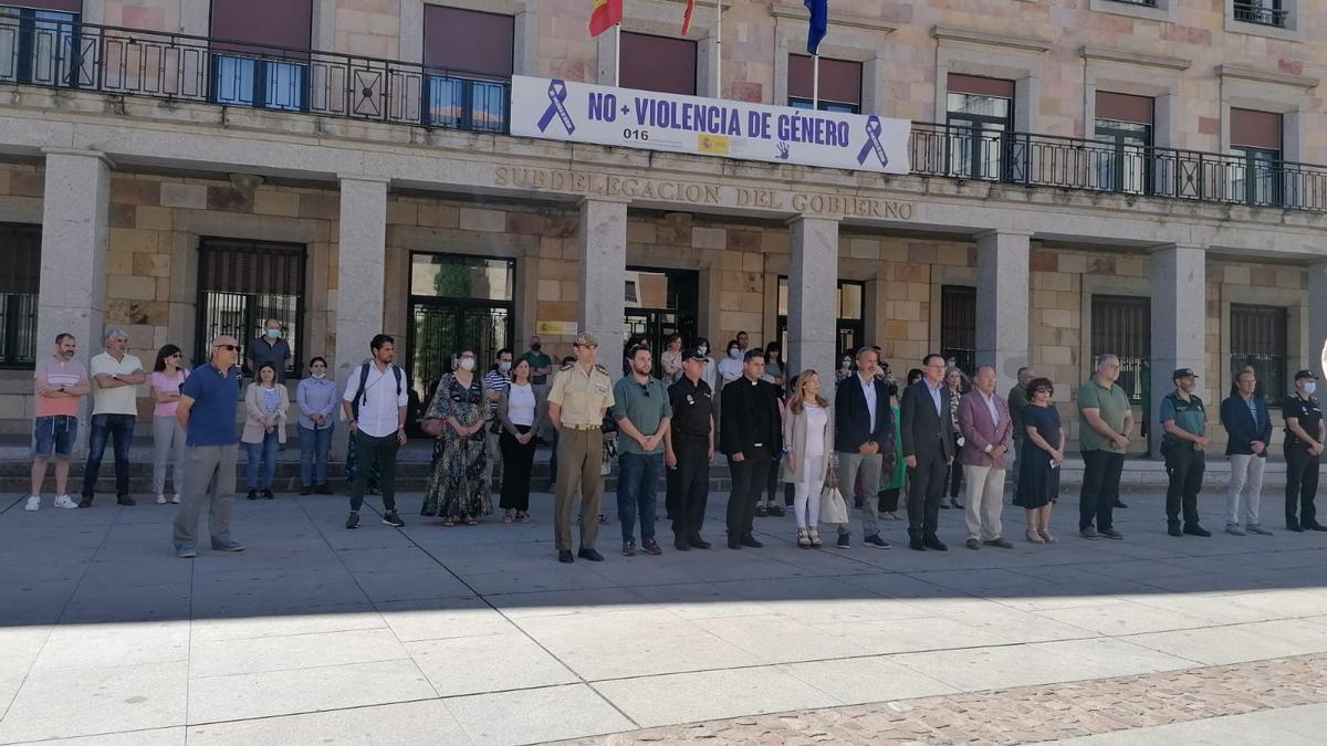 Un momento de la concentración ante la Subdelegación del Gobierno.