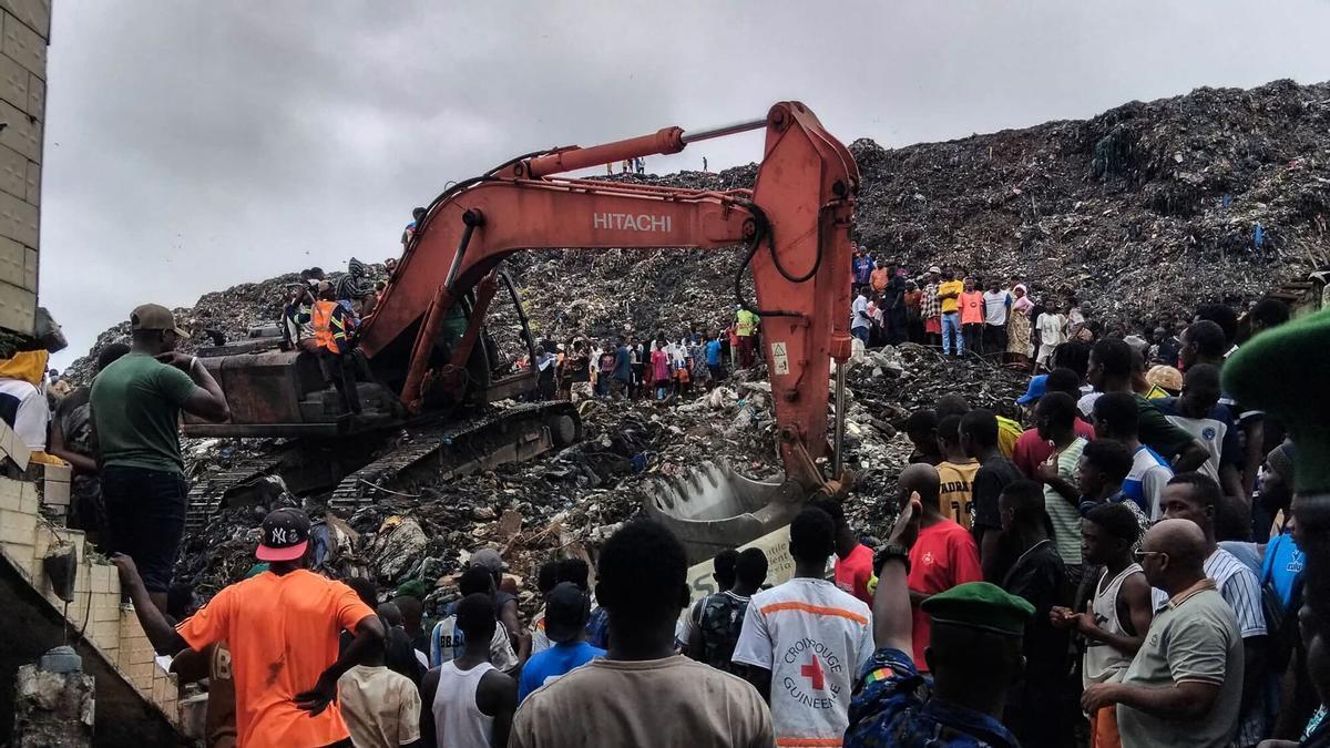 Al menos 30 muertos y 22 heridos por un deslizamiento en un vertedero de Guinea-Conakri