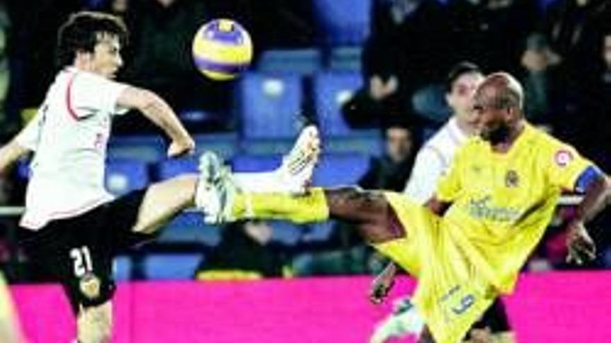 El villarreal se impone con claridad al valencia (3-0)