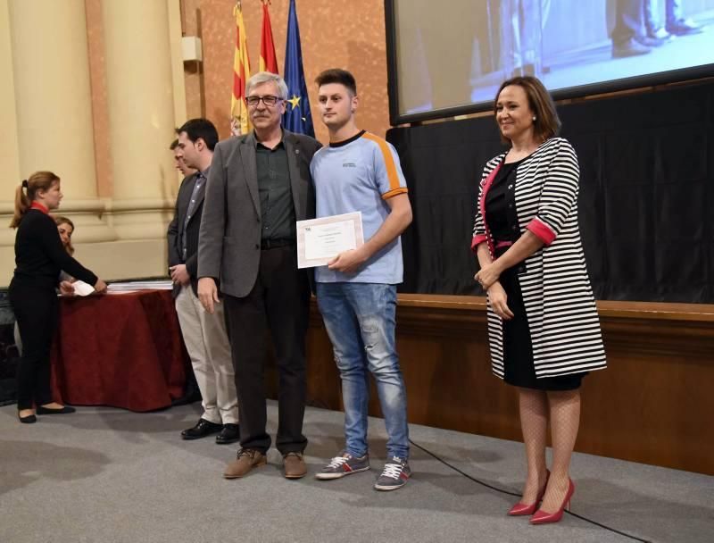 Imágenes de la ceremonia de premios por el Día de la Educación Aragonesa 2016